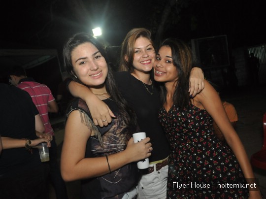 Flyer House – Domingo – Vai pegar gelo, babão