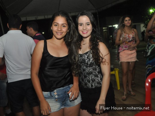 Flyer House – Domingo – Vai pegar gelo, babão