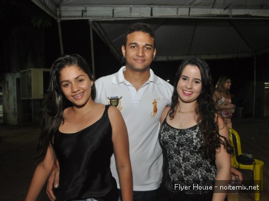 Flyer House – Domingo – Vai pegar gelo, babão