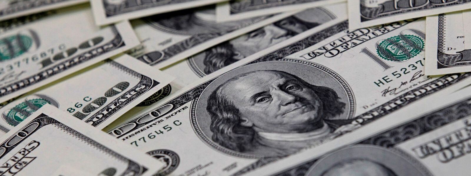 dolar-sobe-com-mercado-externo,-mas-continua-abaixo-de-r$-5,30