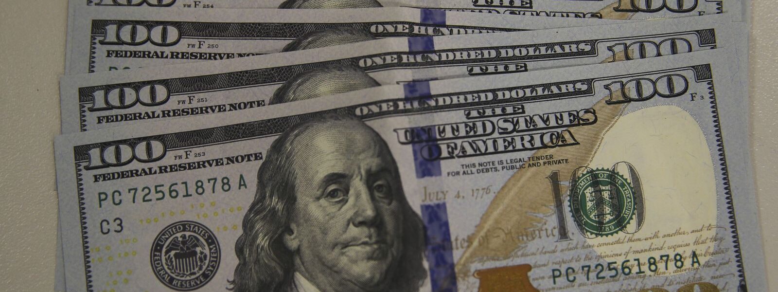 dolar-cai-para-r$-4,60-e-fecha-no-menor-nivel-em-dois-anos