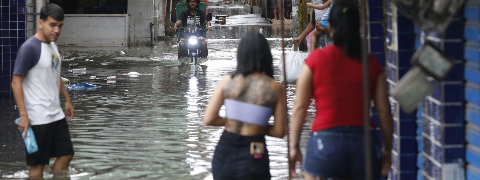 caixa-anuncia-medidas-de-apoio-aos-atingidos-pelas-chuvas-no-rio