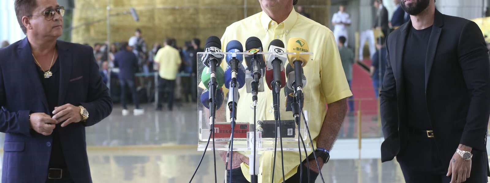 bolsonaro-recebe-apoio-de-ex-senadores-e-cantores-sertanejos