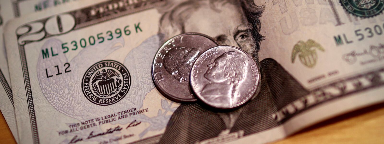 dolar-tem-leve-queda-e-fecha-a-r$-5,19-com-fed-e-pec-da-transicao
