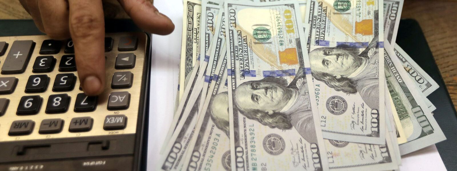 dolar-cai-para-r$-5,27-apos-aprovacao-da-pec-da-transicao